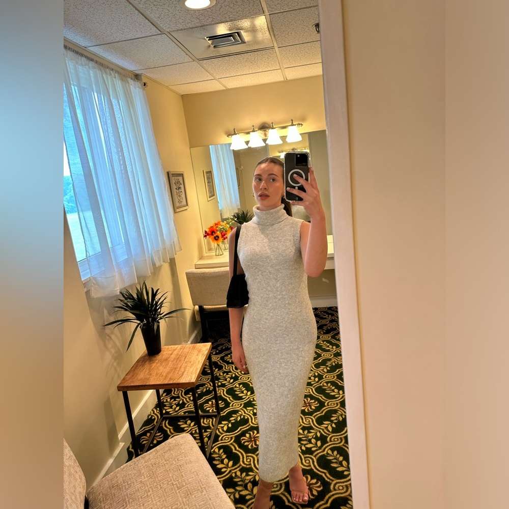 GRAY SLEEVELESS TURTLENECK DRESS